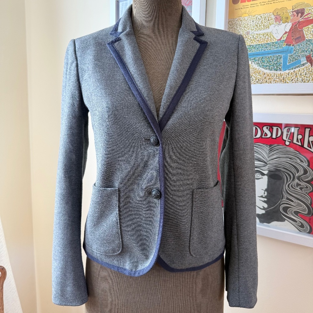 Tailored Grey Knit Blazer with Contrast Trim